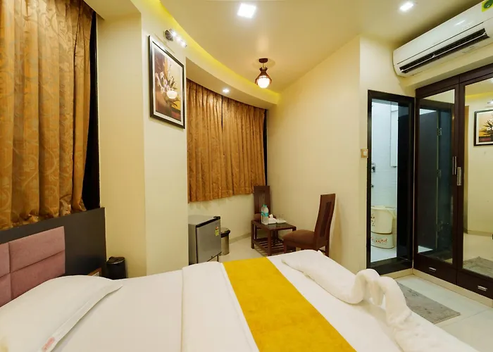 La Hotel Metro Near Bkc Mumbai